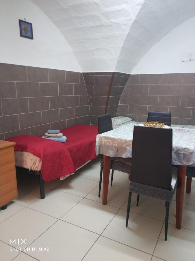 تارانتو Camere Simili A Ostello Solo Per Uomini - Hostel-Like Rooms Only For Man المظهر الخارجي الصورة